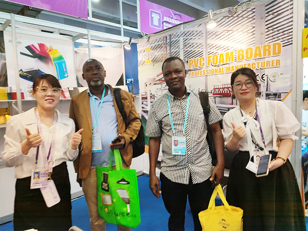 Feria-de-importaci&oacute;n-y-exportaci&oacute;n-de-China-jinbao-acr&iacute;lico-pvc-5