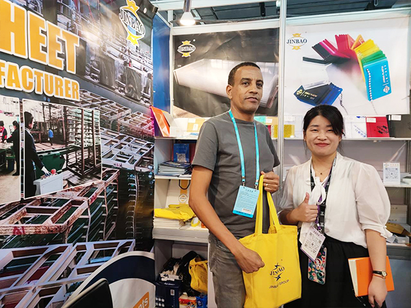 Feria-de-importaci&oacute;n-y-exportaci&oacute;n-de-China-jinbao-acr&iacute;lico-pvc-7