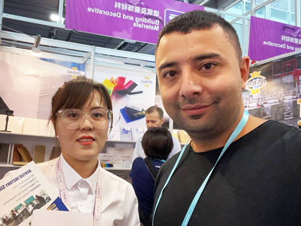 Feria-de-importaci&oacute;n-y-exportaci&oacute;n-de-China-jinbao-acr&iacute;lico-pvc-4