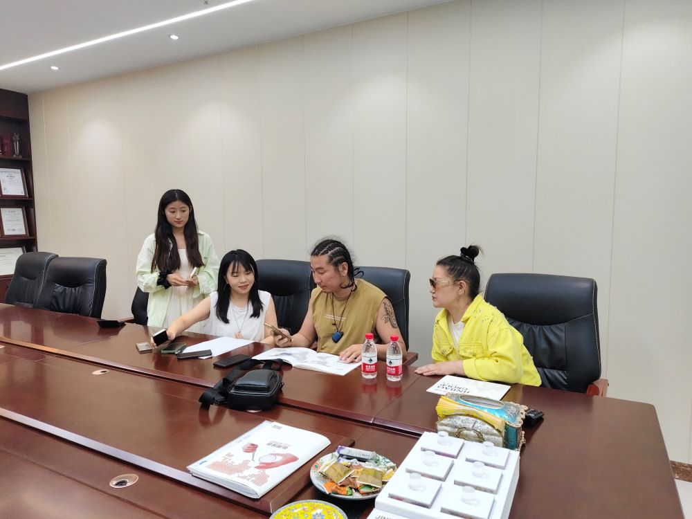 Clientes mongoles visitaron Jinbao (3)