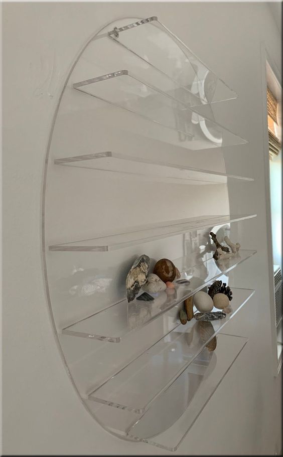 Ejemplo de estantes acr&iacute;licos