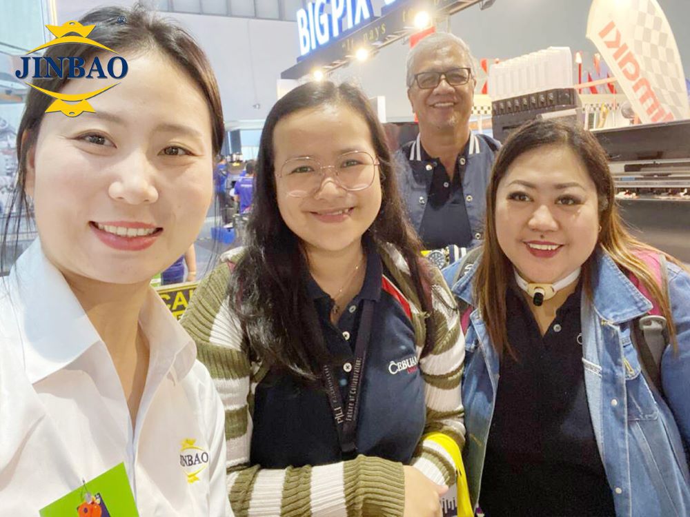 Exposici&oacute;n en Filipinas celebrada con &eacute;xito (6)